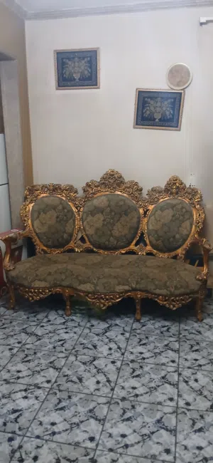 صالون انتيك كنبة 3 و4كرسي مدهب