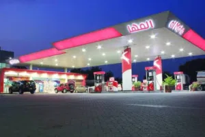 فرصة استثمارية نادرة في موقع استراتيجي مميز للبيع محطة بترول متكاملة تضم 3 مبانٍ استثمارية