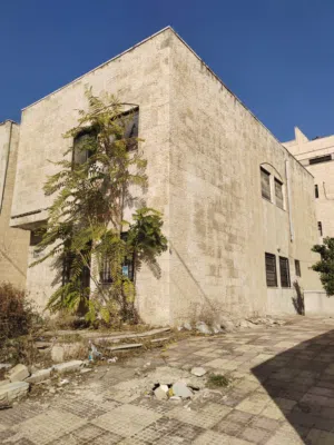 فيلا متلاصقة بعبدون موقع مميز جدا تصلح للسكن او الاستثمار /بحاجة للصيانة - الرقم المرجعي 12213