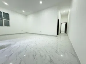 شقه غرفتين وصاله مع بلكونه مع 3 حمام في مدينه الرياض بالقرب من الدفاع المدني