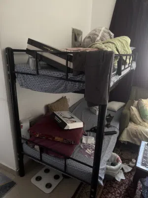 سرير دورين بحالة ممتازه بدون مراتب