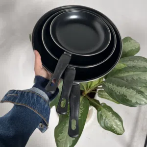 سيت طاوات ثلاثة قطع بطلاء غير لاصق