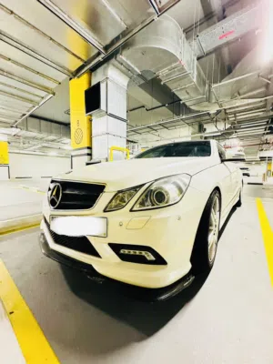 Excellent Mercedes E350 - Low Mileages
