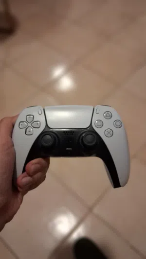 Dualsense PS5 White -اصليه يده سوني 5 بحاله نظيف جدا كالجديدة تماماً مافيا دريفت