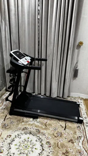 جهاز مشي كهربائي بحالة ممتازة – استخدام خفيف – بسعر مغرٍ