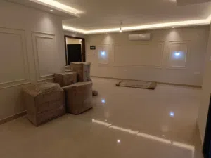 شقة مجدد بالكامل بموقع مميز