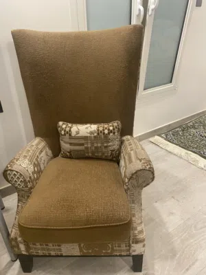 كنبة  وجميله واستعمال نظيفه