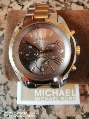 ساعة مايكل كورس استعمال بسيط للبدل على غرفة نوم شباب او اطفال او لابتوب او للبيع