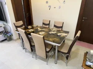 طاولة طعام