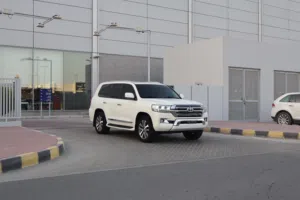 تويوتا لاندكروزر استيشن 2017 GXR خليجي فتحه سقف  Toyota Landcruser 2017 GXR V8 GCC sunroof leather s