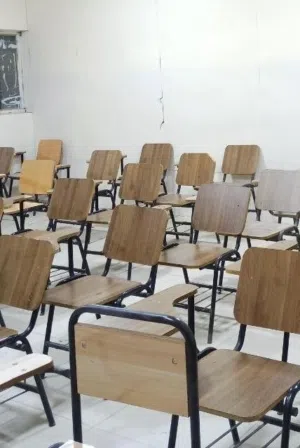 ستيج طلاب ( كراسي) + سبورة