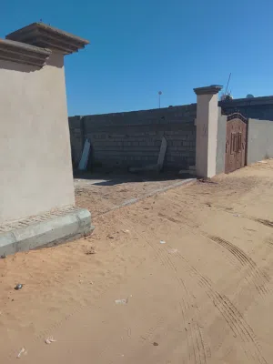 ارض للبيع 756 متر مربع . الدفع كاش بسعر 90000.دل . الدفع عن طريق حوالة بالتطبيق أو صك مصدق 110000.دل