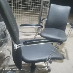 كراسي مكتب تايواني اصليات وثقال كثير بحالة الوكالة ولا نقرة كراسي بار استعمال لا يذكر كراسي