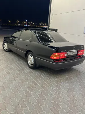 لكزز LS400