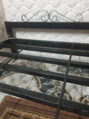سرير حديد مفرد للبيع