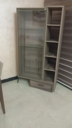 ميز طعام مع البوفيه