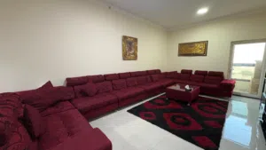 مجلس من 13 مقعد و 2 كورنر بحالة جيدة