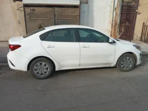 السلام عليكم كيا ريو موديل 2023 مرقمه بغداد حادثه جاملغ يمنه مبدل  لون ابيض باب صدره شويه بي صبغ