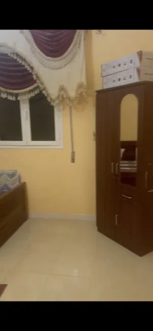 شقه مفروش  للعزاب 3000 دينار  شارع دبي