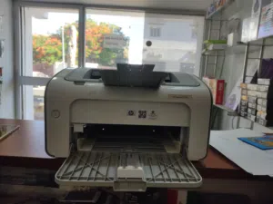 طابعة 1102 بحالة ممتازة حبرها جديد