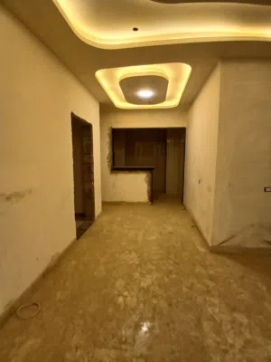 شقة خدمية تشطيب حديث في ابو ستة