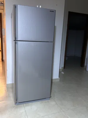 ثلاجه شارب شبه جديده