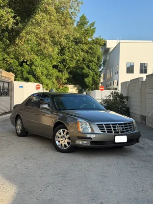 Cadillac . DTS/De Ville . 2011 . Used2