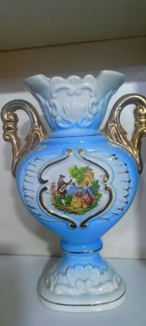 مجموعة من القطع الأوربية المميزة والنادرة من الطراز القديم الكلاسيكي