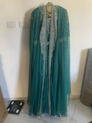 فستان سهرة بشت اماراتي