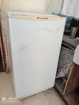 ثلاجه مكتب صغيره شغاله ميه ميه