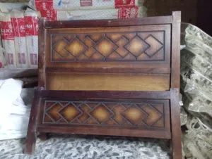 سراير زان أحمر