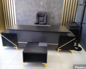 مكتب مدير عدة الوان مع جانبية ادراج وطاولة وسط متوفر بعدة الوان توصيل مجاني داخل عمان والزرقاء