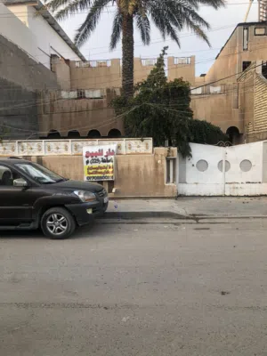 بيت بموقع ممتاز يباع بسعر الكاع