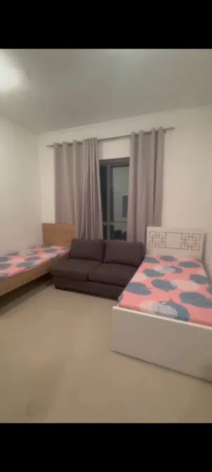 سرير ب غرفه ثنائيه بنات فقط مجاز2