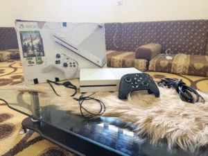 اكس بوكس ون إس (Xbox One S) نظيف جداً يوجد