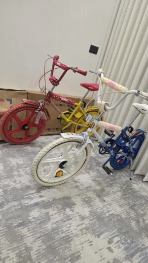 للبيع سياكل BMX القديم غير مستخدم جديد ومعه الكارتون حجم20 للتواصل