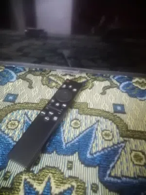 اربد   شاشه نوع سامسونج 65 بوصه فل سمارت احدث اصدار 2025 ضد كسر  4K رسيفر داخليي نظام جوجل ستور مع ر