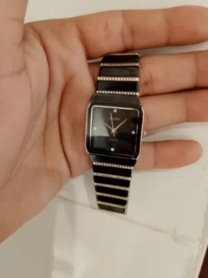 ساعـة للبيـع