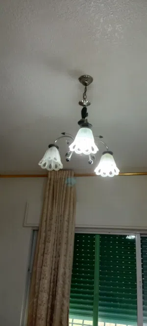 ثريات للبيع