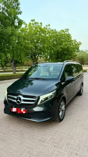 مرسيدس V class للايجار مع السائق بالساعات