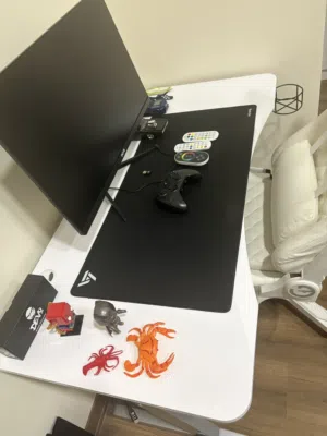 white gaming devo table