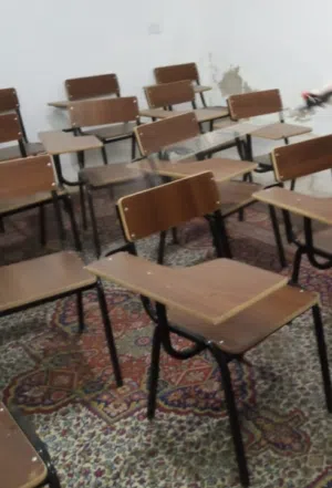 كراسي دراسية للبيع