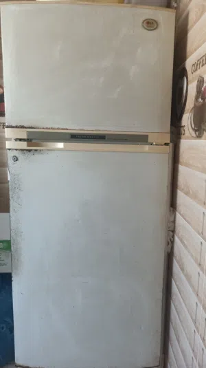 ثلاجه LG شغاله تعمل 100/100 للبيع بسعر مغري جداً