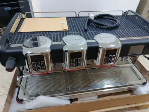 للبيع ماكينة كوفي اسبرسو ايطالية لاشمبلي M100