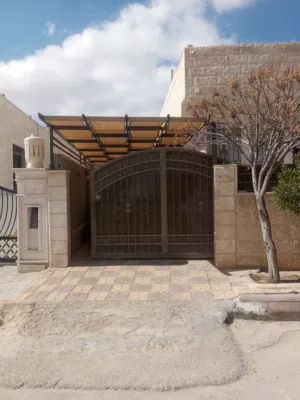 175 m2 3 Bedrooms Villa for Sale in Zarqa Madinet El Sharq