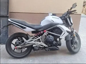 selling my Kawasaki ninja er6n 2009 650 cc all good only Tyre need to replace ready to transfer