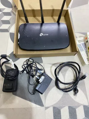 راوتر TP-Link TL-WR940N (3 أنتينات) مع الأدابتر ، مع جهازين للفايبر واسلاك توصيل