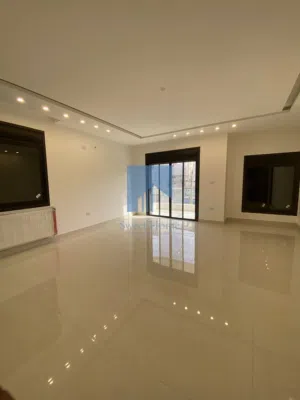 شقة فاخرة للبيع في الجندويل  -  قرب المتصرفية طابق اول 170م تشطيب سوبر ديلوكس لم تسكن بسعر مغري