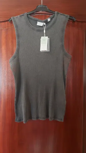 تيشرتات جديدة ماركة Oneill قطن 100% قياس لارج صناعة كمبوديا تيشرت Guess ميديوم tank top organic