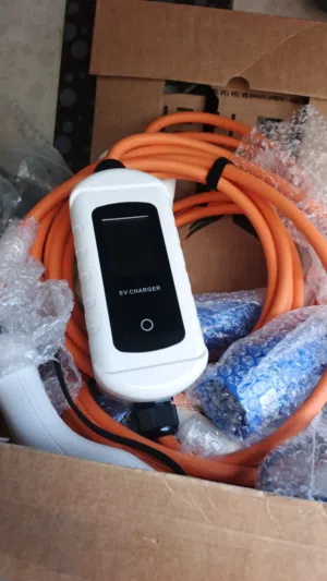 متوفر جميع انواع الشواحن السريعة / الاصلية .... بافضل الاسعار.. شاحن الفا TR جديد ب115 دينار متغير